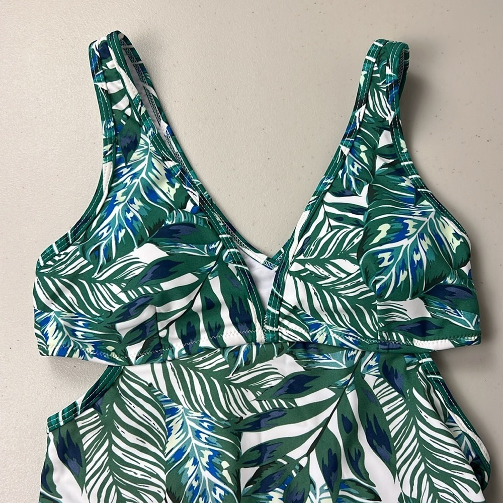 Cupshe Green and Blue Cut out palm print swim suit NWT - Picture 8 of 12